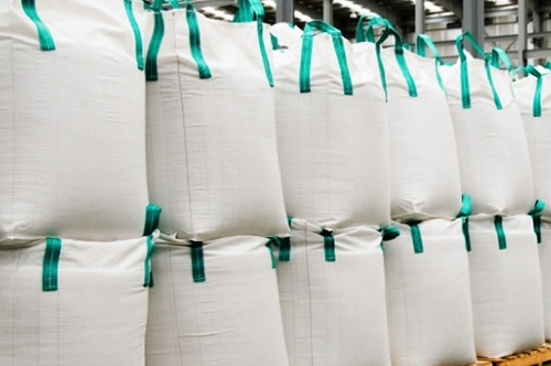 塑料集装袋别名塑料编织袋，又被称为软性集装袋，是一种大中型软性塑料包装制品商品。
